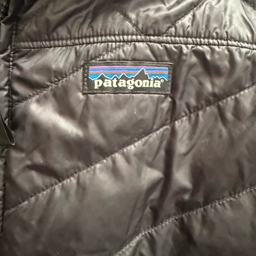 Patagonia Women’s Black Quilted Puffer Jacket - Picture 2 of 5